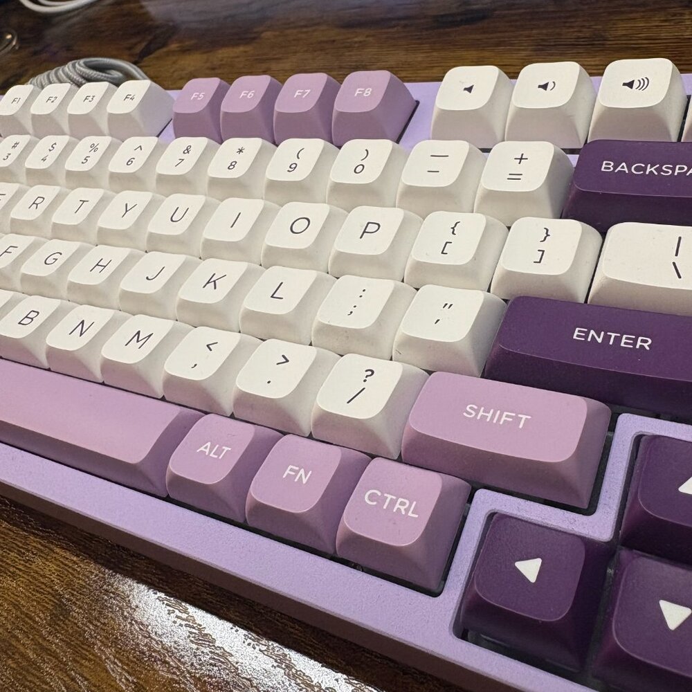 CUSTOM BUILT MECHANICAL KEYBOARD (CREAMY) + EXTRA MATERIAL